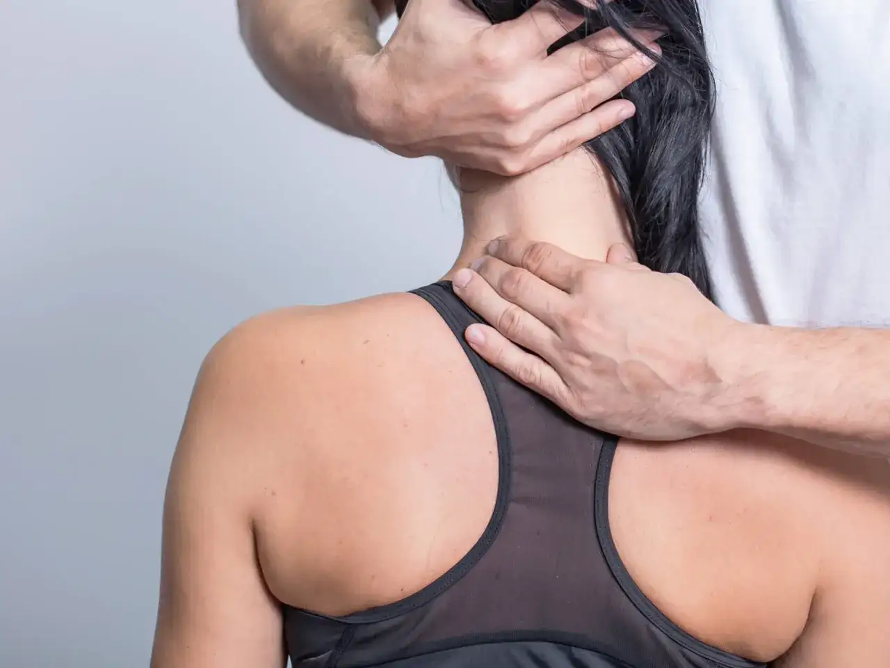 Nackenschmerzen am Morgen? Das hilft wirklich