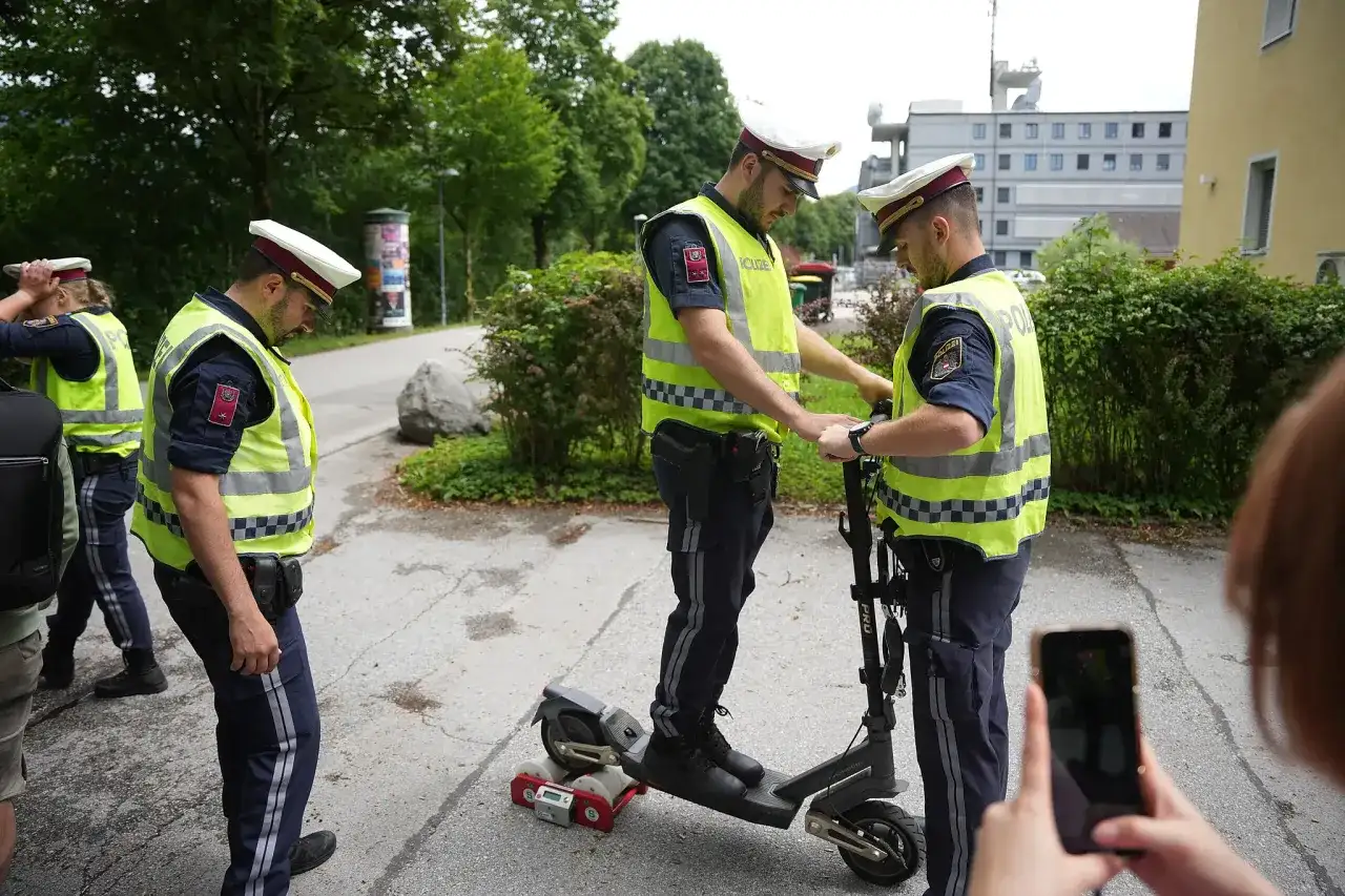 E-Scooter und Polizei - was bei Kontrollen wirklich zählt